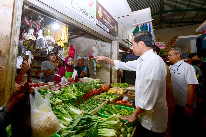 Presiden Jokowi meninjau Pasar Parungpung, Kabupaten Bogor, Provinsi Jawa Barat, pada Rabu, 21 Juni 2023..  (Dok. Biro Pers Sekretariat Presiden/Muchlis Jr)  