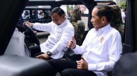 Presiden Joko Widodo (Jokowi) bersama Menteri Pertahanan Prabowo Subianto. (Instagram.com/@prabowo)