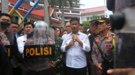 Aksi Unjuk Rasa di Depan Kantor BP Batam. (Dok. bpbatam.go.id) 