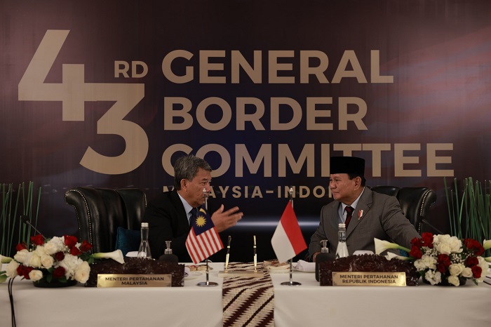 Menteri Pertahanan RI Prabowo Subianto melakukan pertemuan dengan Menteri Pertahanan Malaysia Dato’ Seri Utama Haji Mohamad Bin Haji Hasan. (Dok. Tim Media Prabowo) 