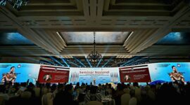 Menteri Pertahanan Prabowo Subianto dalam seminar nasional bertajuk ‘Strategi Perlindungan Kawasan Pulau Jawa, Melalui Pembangunan Tanggul Pantai dan Tanggul Laut (Giant Sea Wall)’ di Jakarta. (Dok. Tim Media Prabowo)