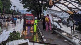 Angin puting beliung yang terjadi menerjang wilayah Kabupaten Sumedang dan Bandung. (Dok. BNPB)