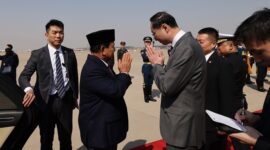 Menteri Pertahanan RI Prabowo Subianto tiba di Beijing, China untuk menemui sejumlah pejabat tinggi negara, termasuk Presiden China XI Jinping. (Dok. Tim Media Prabowo)