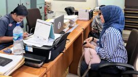 Pelapor korban kasus pencemaran nama baik, Astri Febrian Syamir hadir kantor Reskrim Polres Jakarta Pusat pada Senin (25/11/2024) sesuai undangan polisi. (Dok. Kantor Hukum Kapitra Ampera)