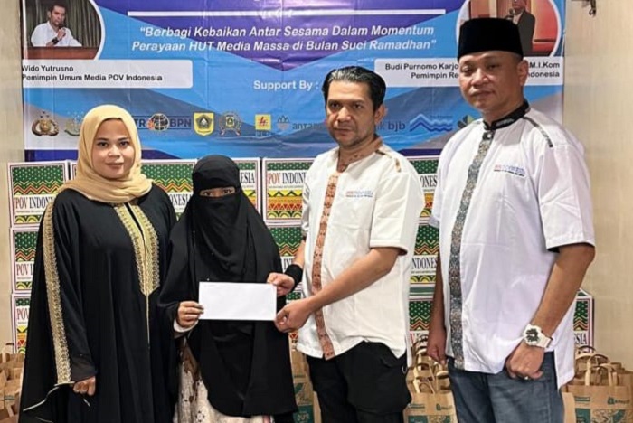 POV Indonesia kembali menyalurkan 150 Paket sembako gratis untuk anak yatim piatu dan kaum dhuafa di perayaan Hari Ulang Tahun (HUT) ke-2 Media POV Indonesia. (Dok. POV Indonesia)