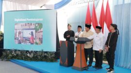 Presiden RI Prabowo Subianto dalam acara peringatan Hari Pendidikan Nasional 2025 di SDN Cimahpar 5. (Dok. Tim Media Prabowo)