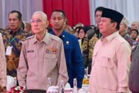 Presiden RI Prabowo Subianto duduk satu meja dengan Wakil Presiden Ke-6 RI Try Sutrisno. (Facebook.com @Setkab RI)