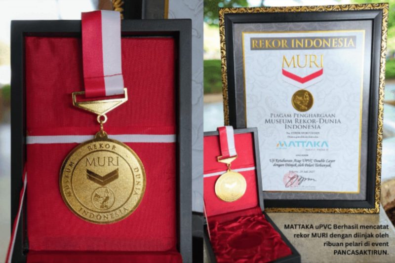 Museum Rekor Indonesia (MURI) mencatat Mattaka, produsen atap UPVC sebagai uji ketahanan atap dengan pelari terbanyak yang melintasinya. (Dok. mattaka.co.id)